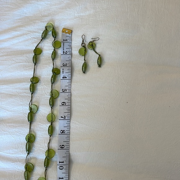 Vintage Costume Jewelry.  Necklace and earrings set. - Picture 5 of 5